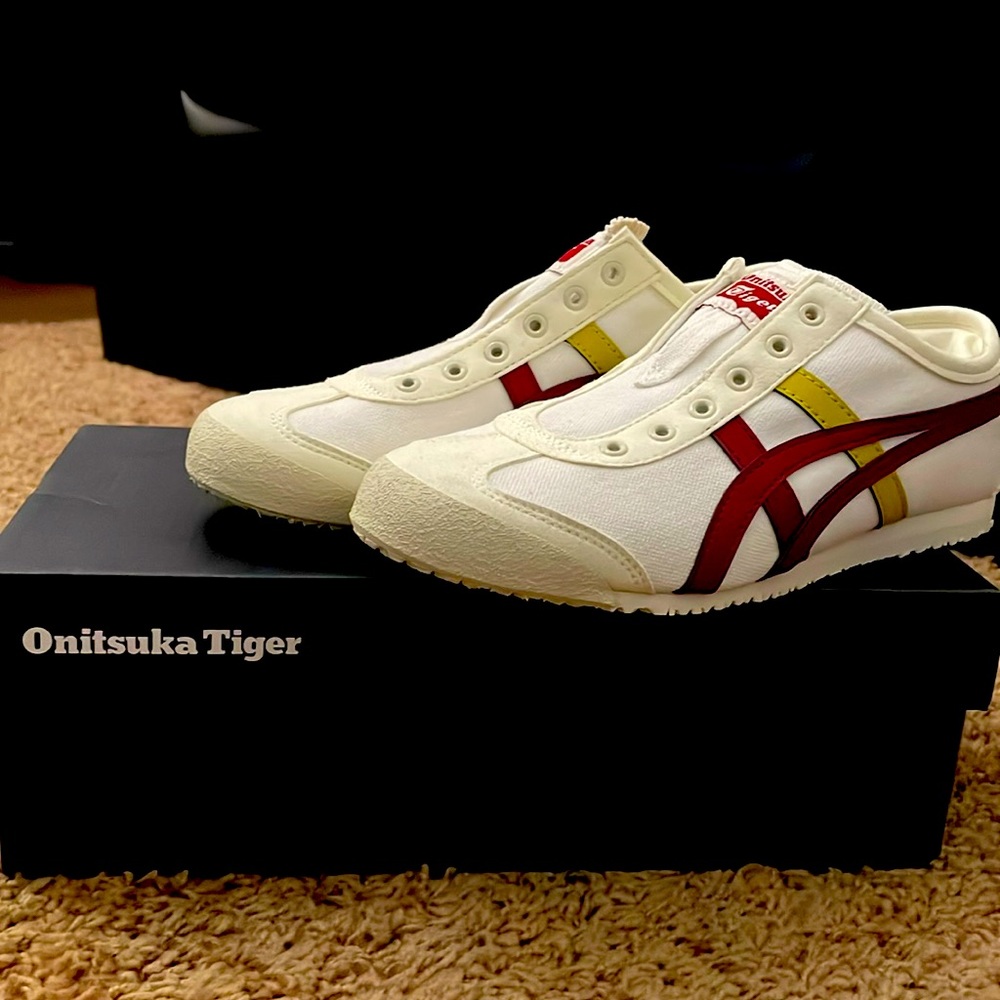 Onitsuka Tiger slip on sneakers size US 6.5